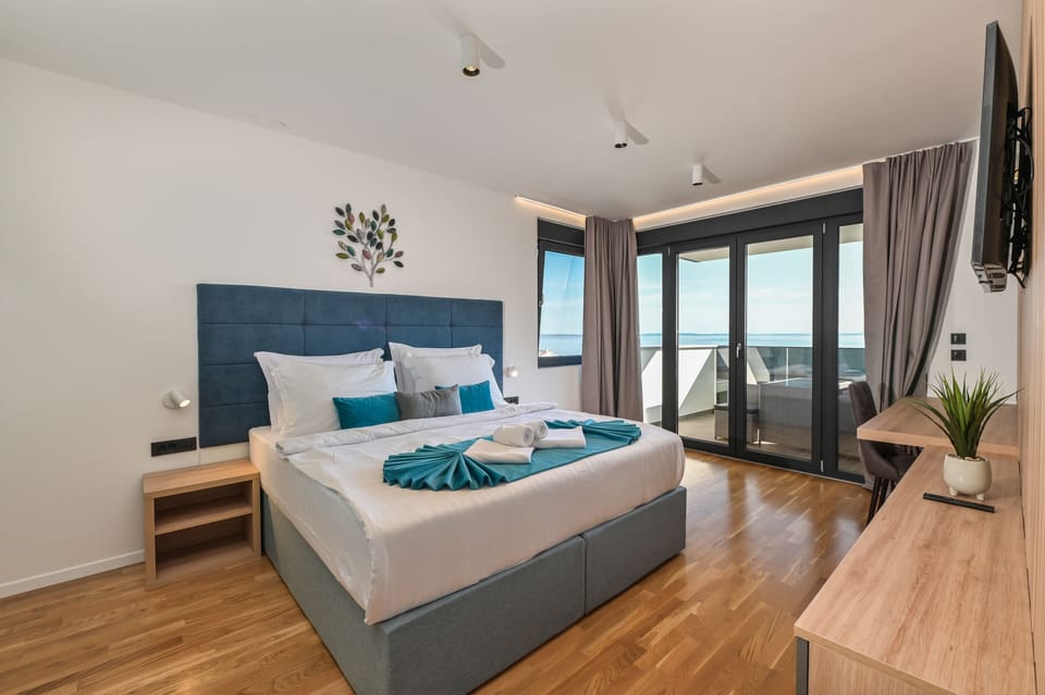 Villa | 5 bedrooms, in-room safe, desk, free WiFi