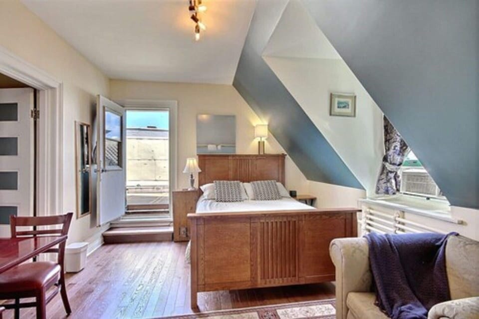 Comfort Room, 1 Queen Bed, Terrace (Dovecot) | Individually decorated, individually furnished, desk, laptop workspace