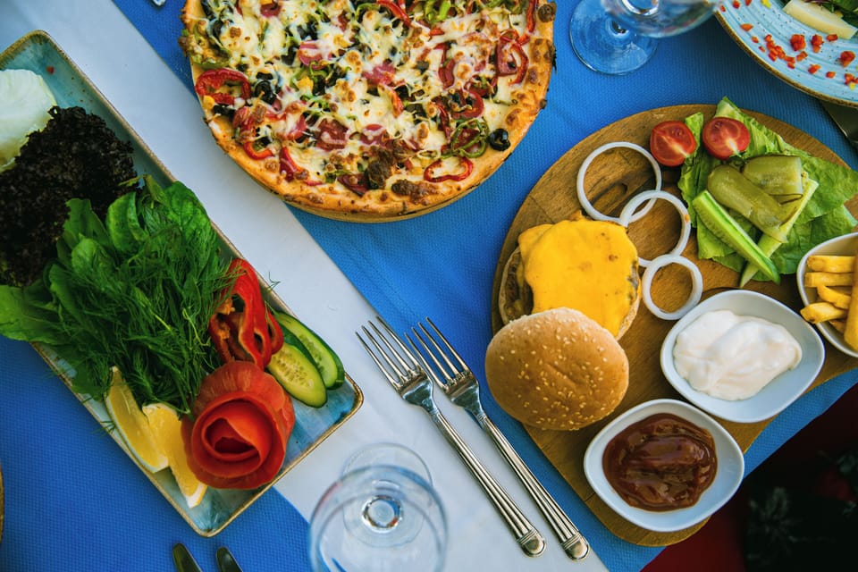 2 restaurants; breakfast, lunch, dinner, and brunch served