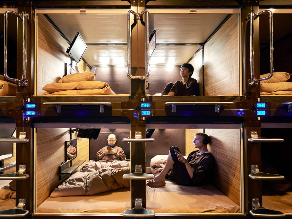 Capsule room Men only for 2 persons | Free WiFi, bed sheets