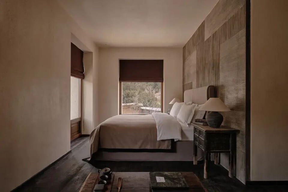 Senior Room, 1 Queen Bed, Non Smoking | Premium bedding, down comforters, minibar (free items), soundproofing