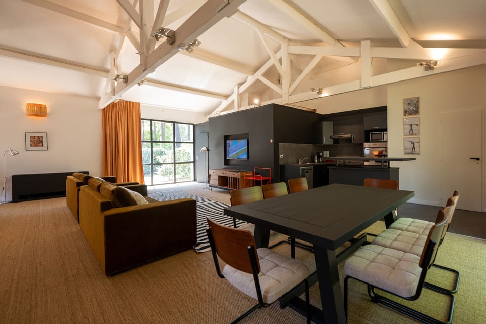 House | Premium bedding, pillowtop beds, laptop workspace, soundproofing