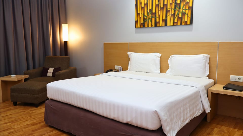 Deluxe Double Room | Desk, WiFi (free), bed sheets