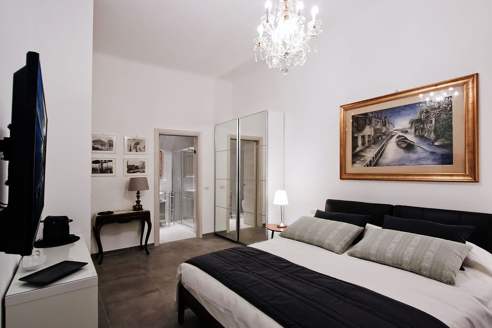 Classic Room (4) | Minibar, free WiFi, bed sheets