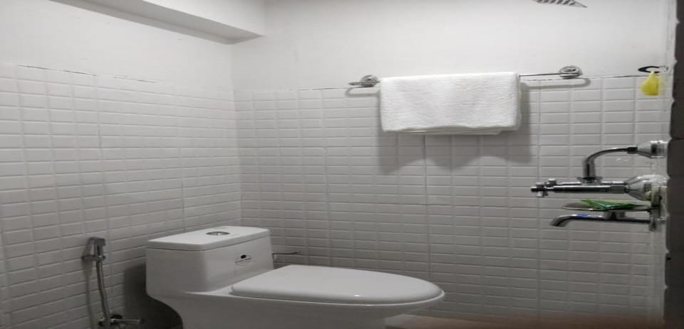 Shower, rainfall showerhead, towels, soap