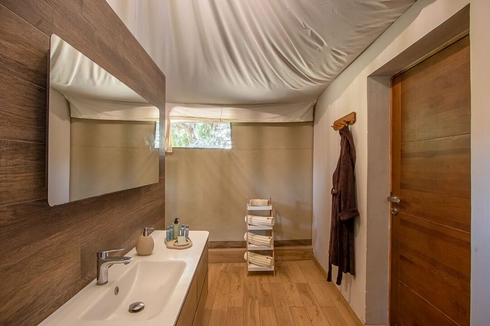 Family Tent, 2 Bedrooms, Patio, River View | Bathroom | Shower, rainfall showerhead, designer toiletries, slippers
