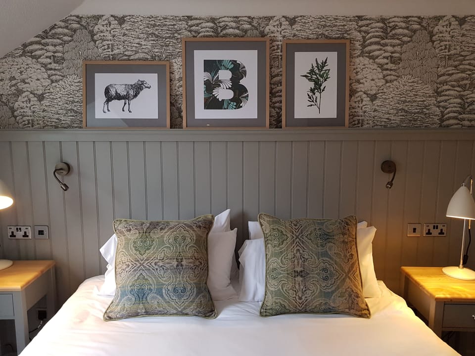 Family Room | Desk, blackout drapes, iron/ironing board, free WiFi