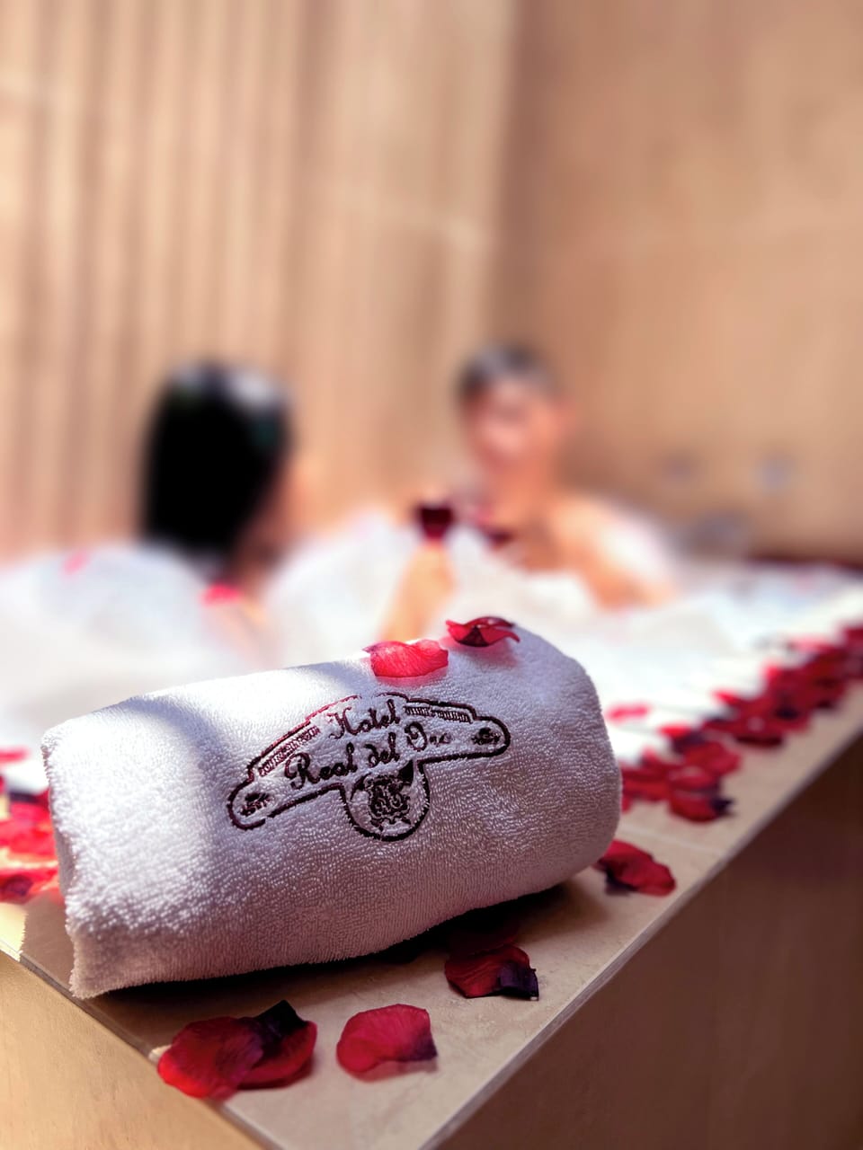 Comfort Suite | Bathroom | Shower, rainfall showerhead, towels, soap