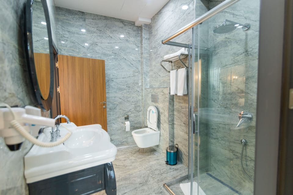 Luxury Suite, 1 Double Bed, Non Smoking, Sea View | Bathroom | Shower, rainfall showerhead, free toiletries, hair dryer
