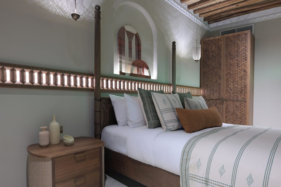 Four Bedroom House | Egyptian cotton sheets, premium bedding, desk, laptop workspace