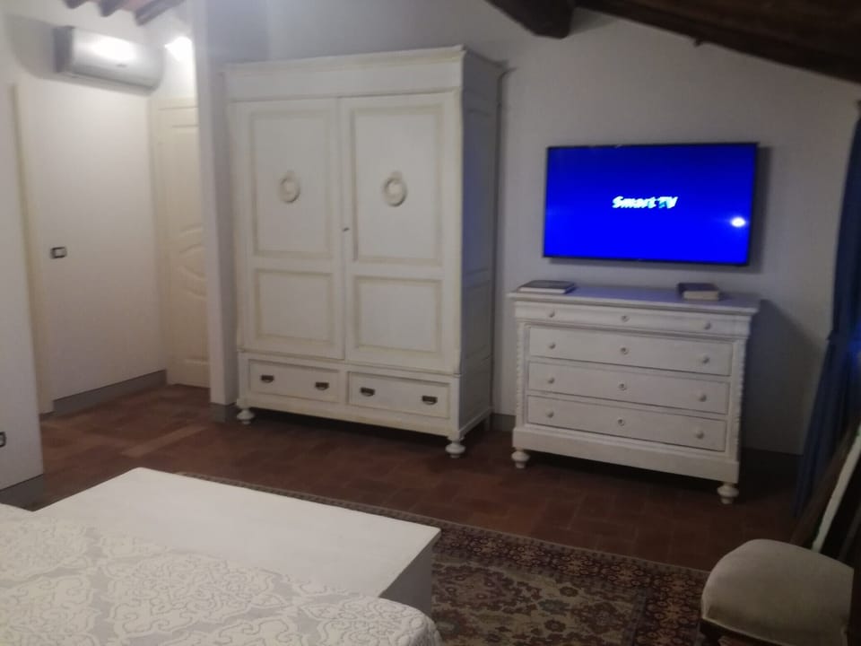 Exclusive Suite | Egyptian cotton sheets, premium bedding, individually furnished, desk