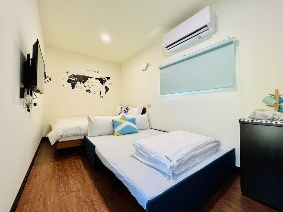 Standard Quadruple Room | Free minibar, free WiFi, bed sheets