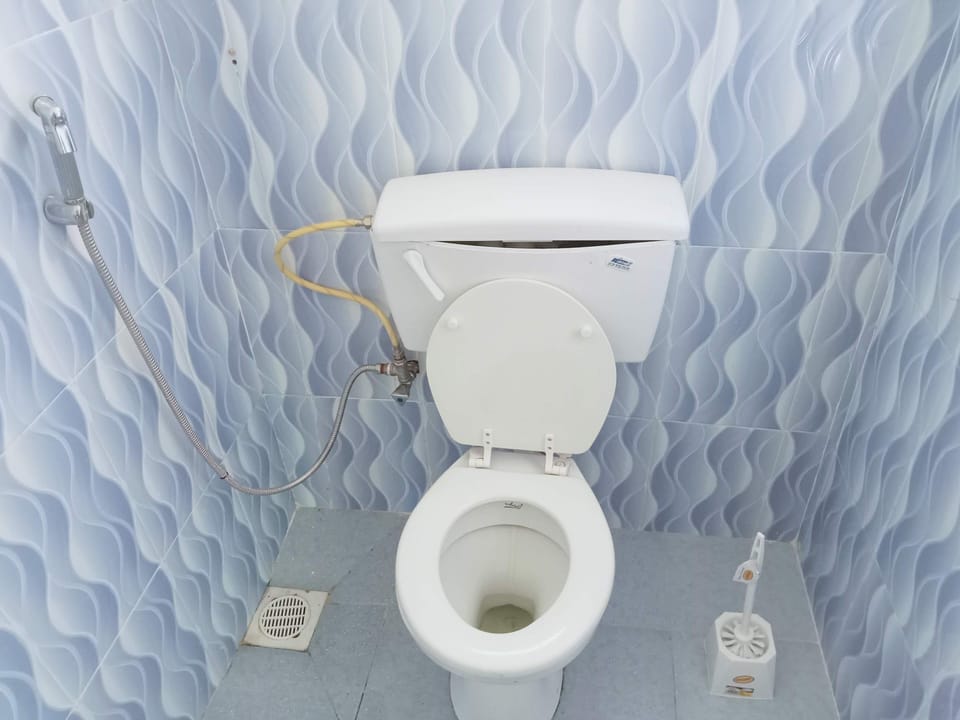 Basic Single Room | Bathroom