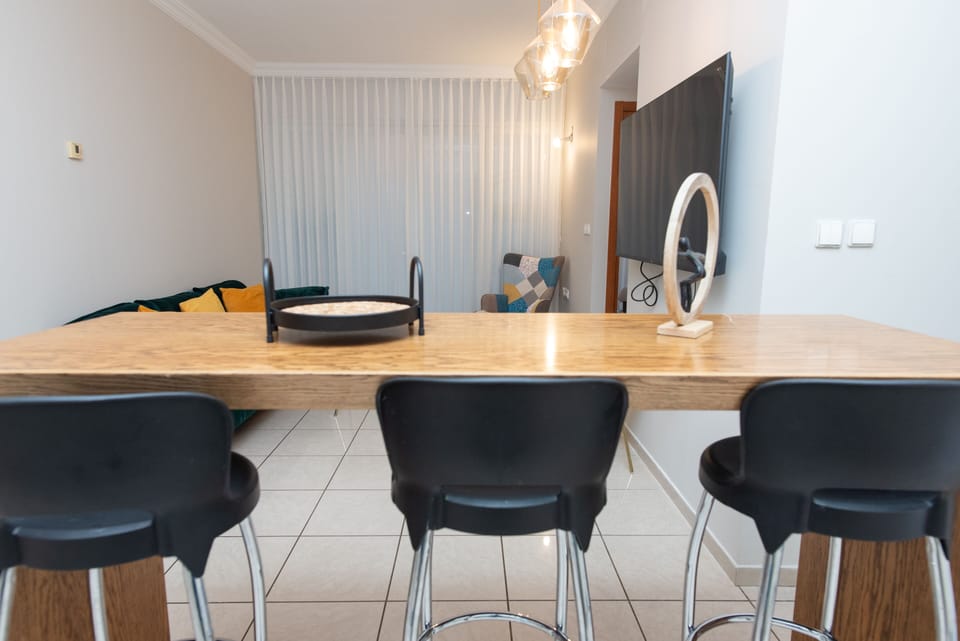 Classic Apartment | Private kitchen | Full-size fridge, microwave, oven, stovetop