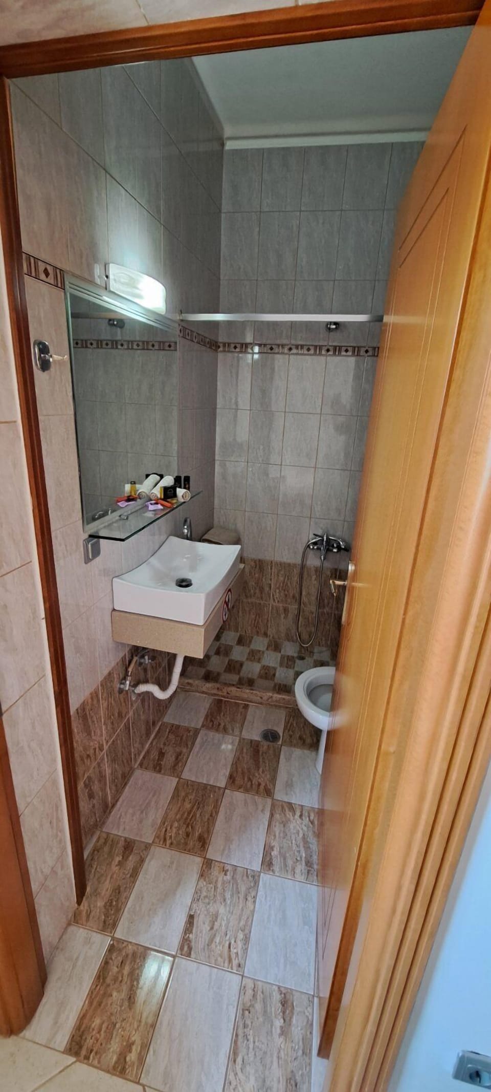 Apartment | Bathroom | Shower, towels