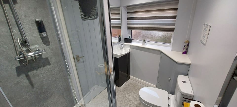 Classic Room, 1 Bedroom, Ensuite, City View (Ground Floor Room ) | Bathroom