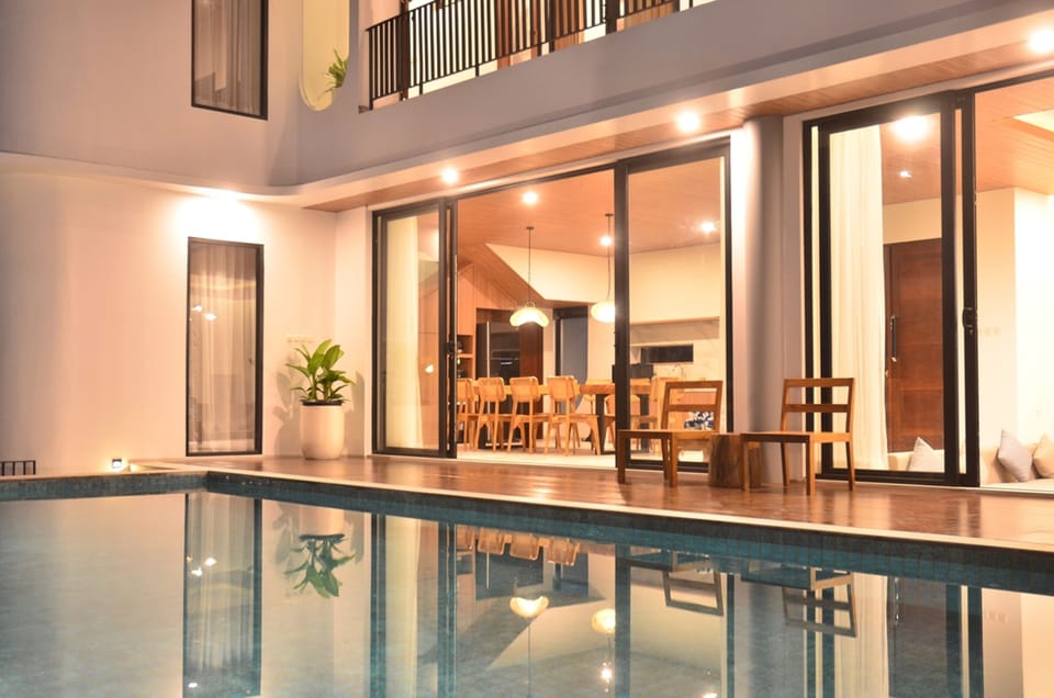 Luxury Villa | Living area | 42-inch Smart TV with cable channels