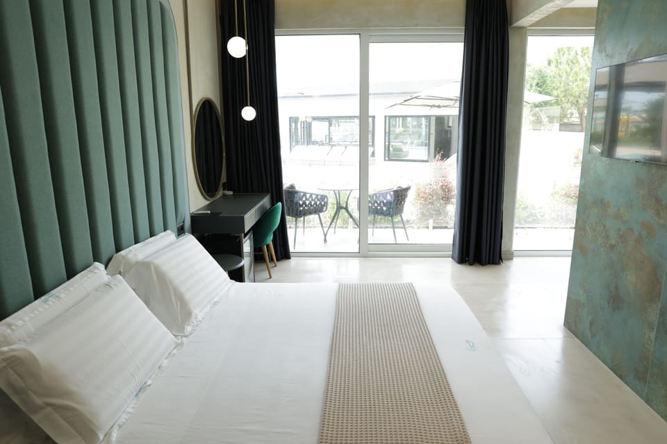 Deluxe Double Room, Hot Tub, Sea View | Premium bedding, minibar, soundproofing, free WiFi