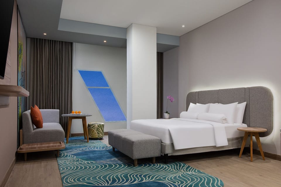 Suite | In-room safe, desk, WiFi (free), individually furnished