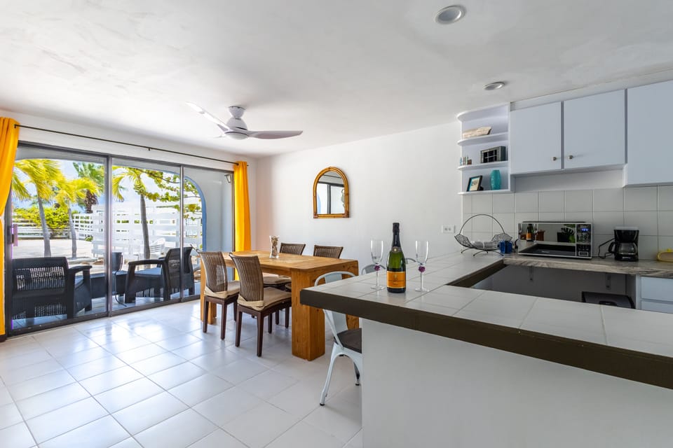 Panoramic House | Private kitchen | Coffee/tea maker, full-size fridge, microwave, oven