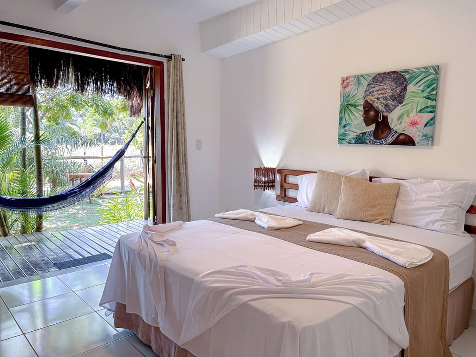 Economy Twin Room, 1 Queen Bed | Minibar, individually decorated, individually furnished, free WiFi