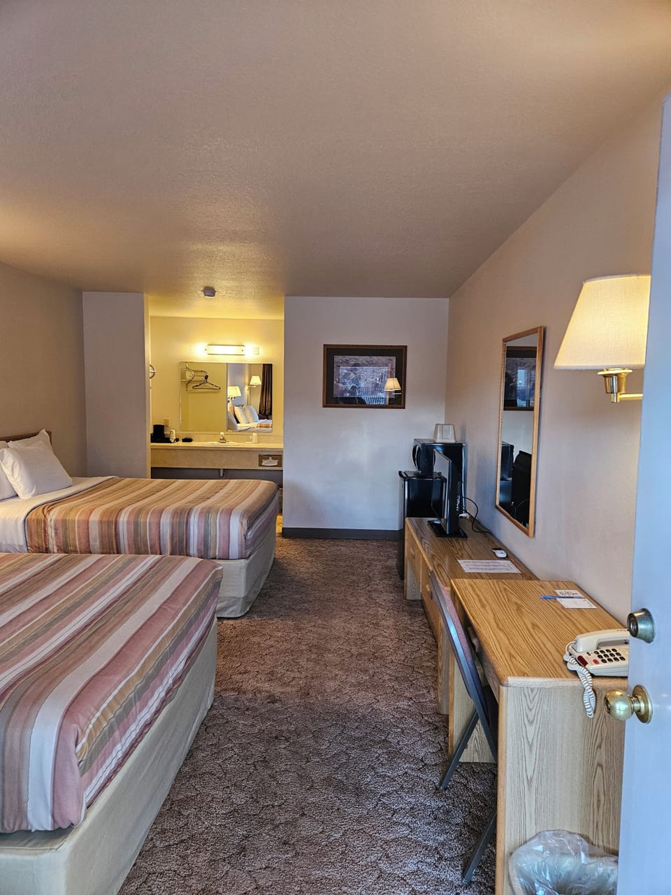 Classic Double Room | Desk, laptop workspace, iron/ironing board, free WiFi