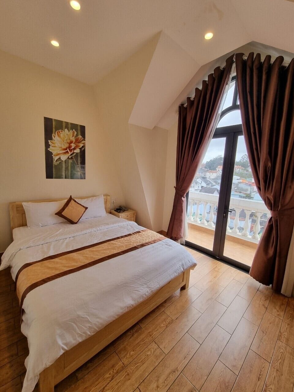 Design Room | In-room safe, blackout drapes, soundproofing, iron/ironing board