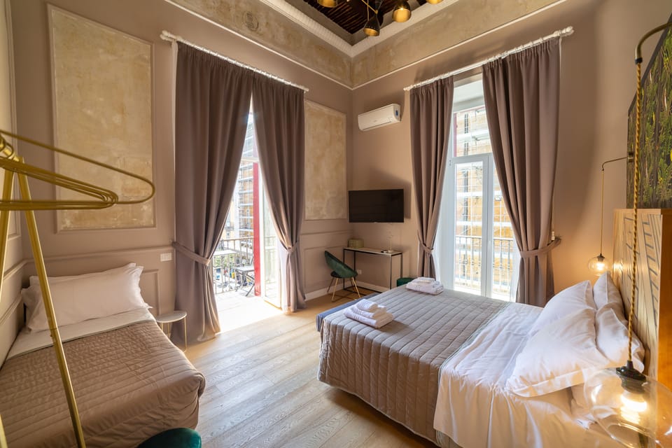 Luxury Room | 1 bedroom, in-room safe, desk, soundproofing