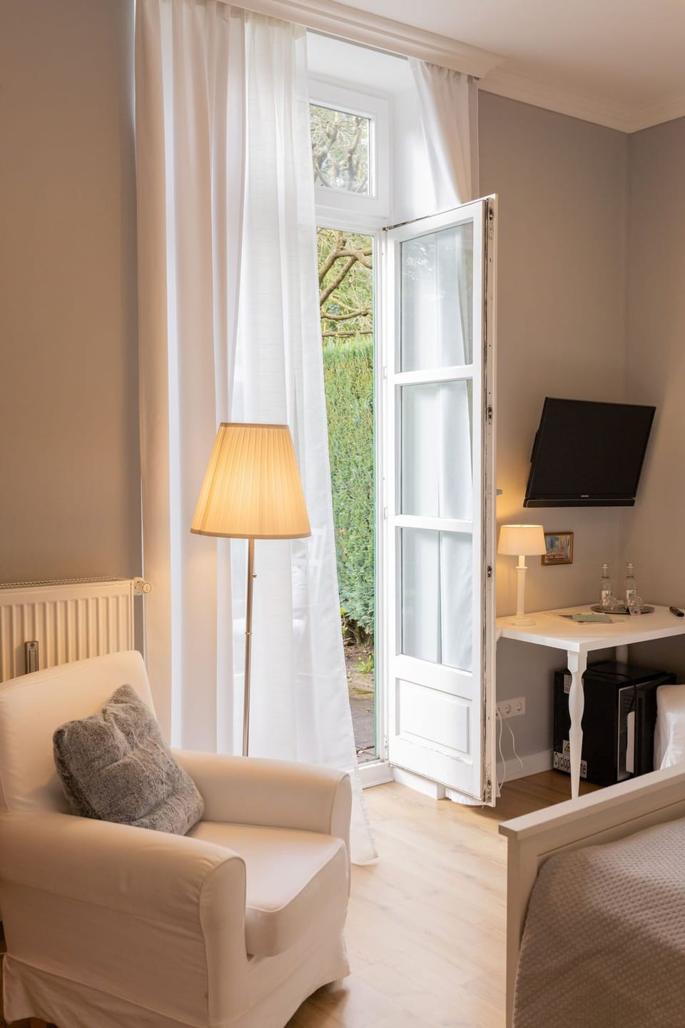 Premium Double Room | Individually decorated, individually furnished, iron/ironing board