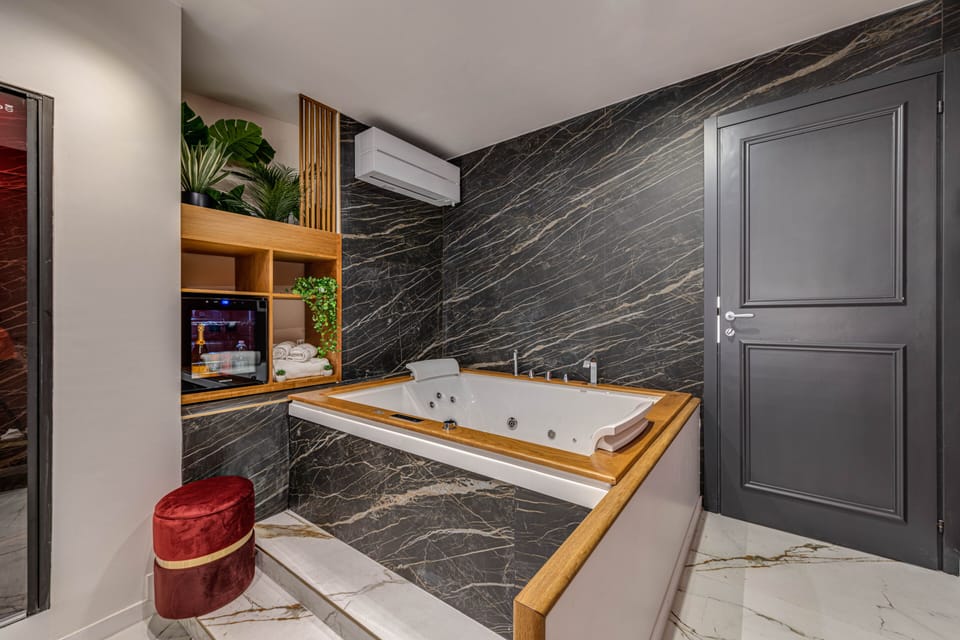 Luxury Room | 1 bedroom, soundproofing, free WiFi