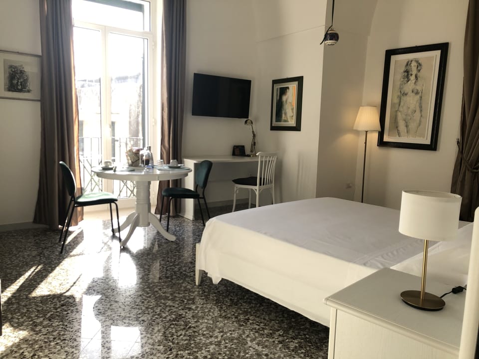 Double room with private bathroom | Premium bedding, down comforters, in-room safe, individually furnished