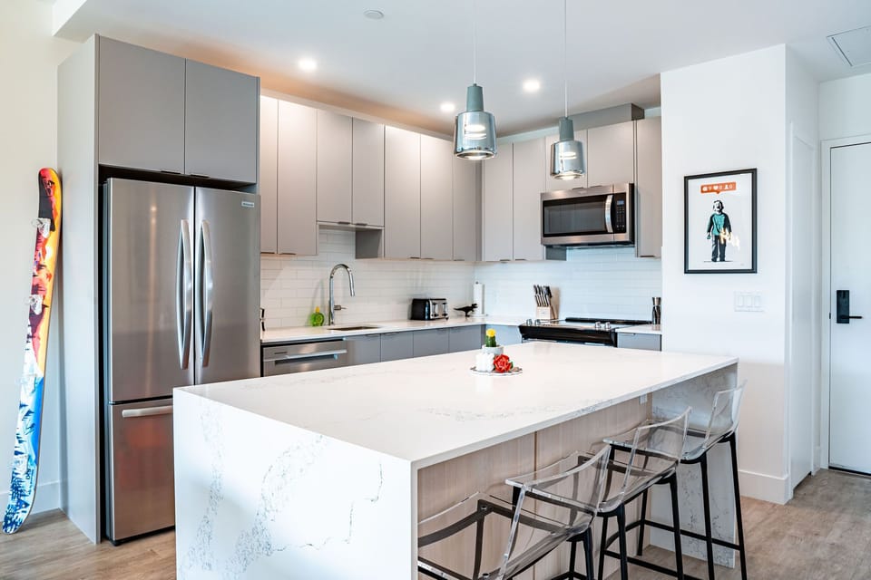 Condo | Private kitchen | Coffee/tea maker, full-size fridge, microwave, oven