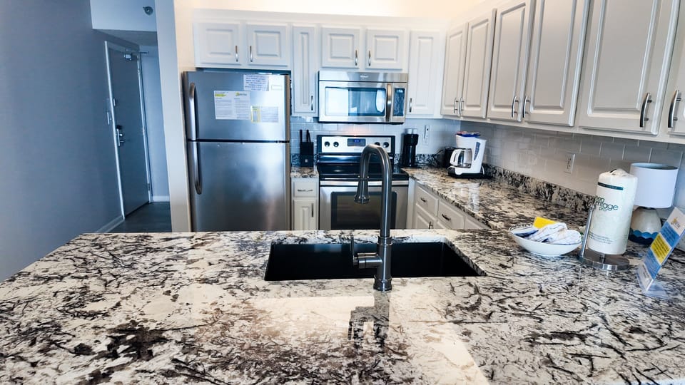Condo, Multiple Beds, Balcony, Ocean View | Private kitchen | Fridge, microwave, oven, stovetop