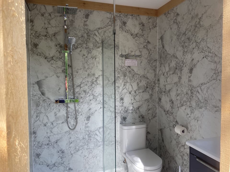 1 Bed Hut - Sleeps 4 - Pets - Parking House in West Somerset District