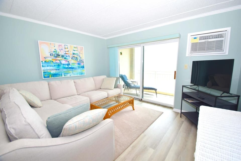 Condo, 1 Bedroom | Living area