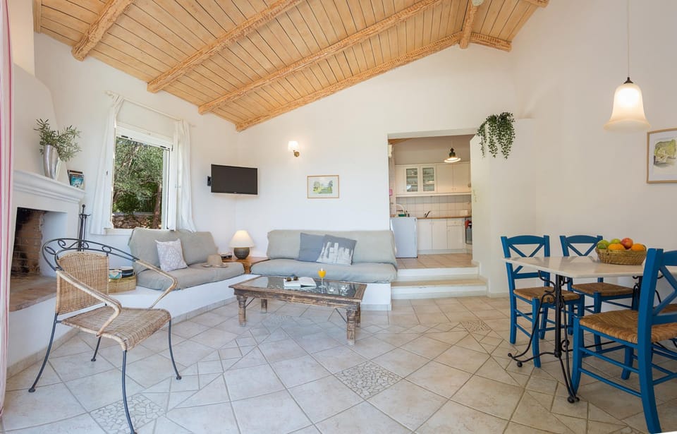 House, Smoking | 2 bedrooms, Internet