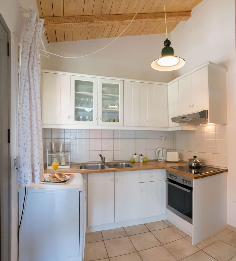 House, Smoking | 2 bedrooms, Internet