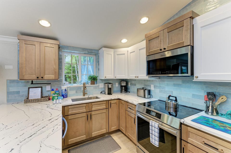 Townhome, 3 Bedrooms | Private kitchen | Coffee/tea maker, fridge, oven, toaster