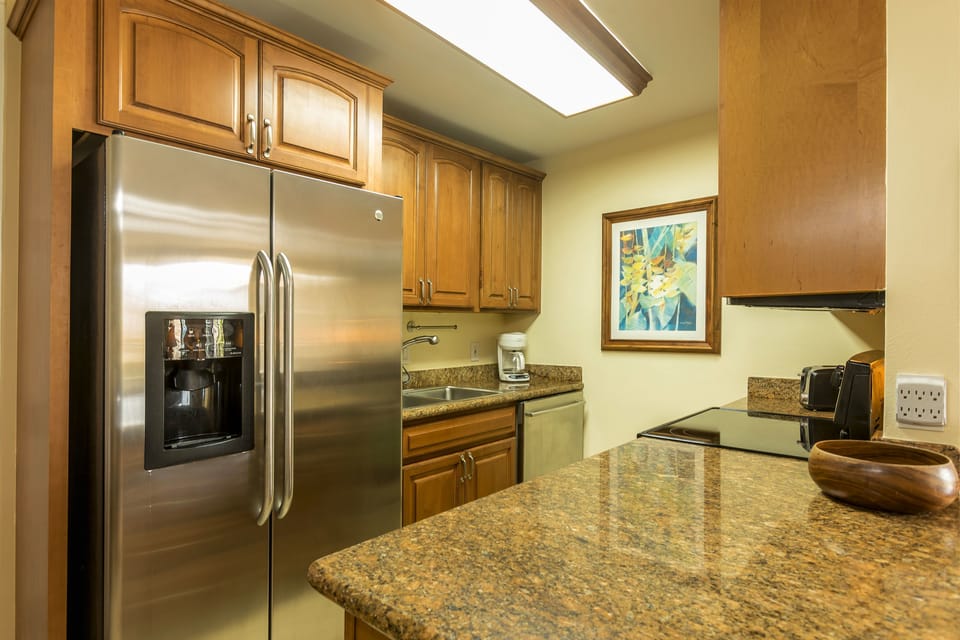 Standard Room, 1 Bedroom, Ocean View | Private kitchen | Fridge, microwave, oven, stovetop