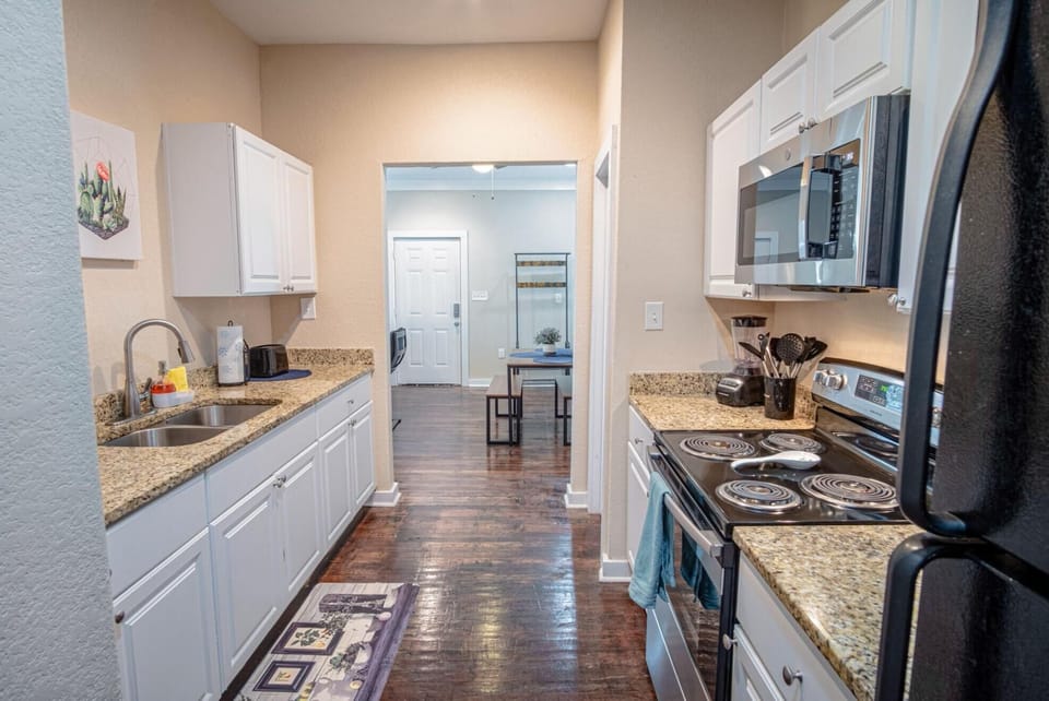 House | 2 bedrooms, desk