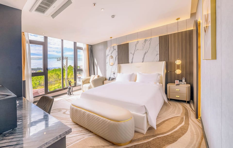 Deluxe Double Room | Select Comfort beds, minibar, desk, soundproofing
