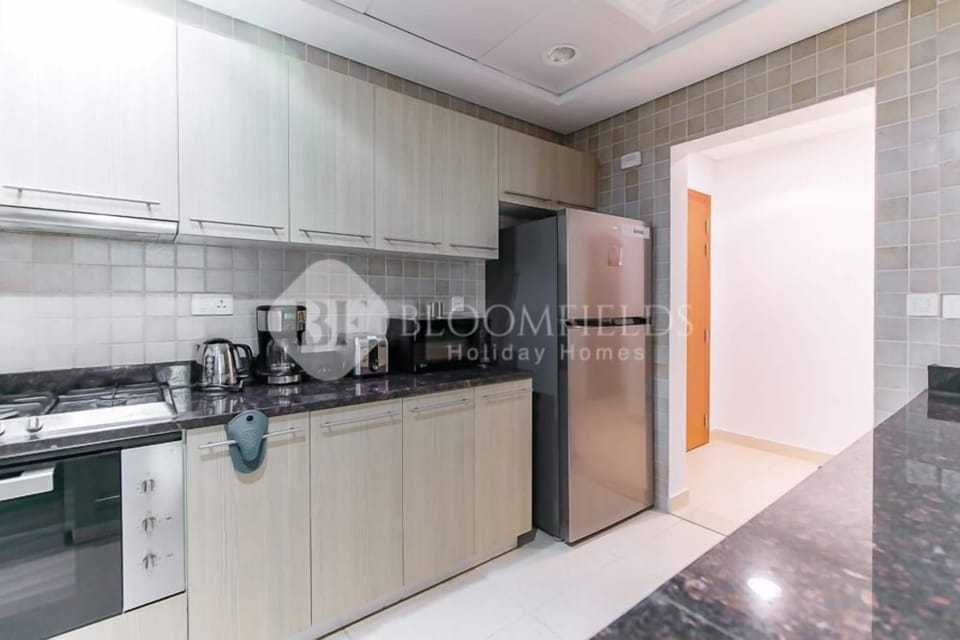 Basic Apartment | Private kitchen | Fridge, microwave, cookware/dishes/utensils