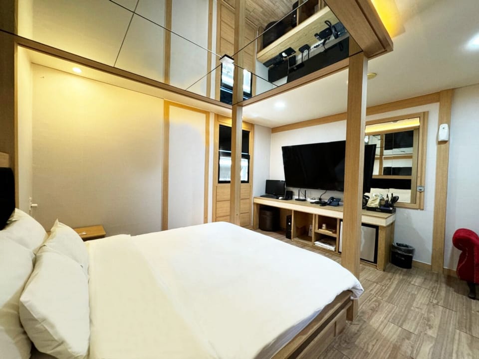 Deluxe Double Room | Premium bedding, memory foam beds, desk, laptop workspace