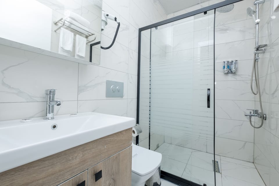 Economy Room, 1 Double Bed | Bathroom | Shower, rainfall showerhead, free toiletries, hair dryer