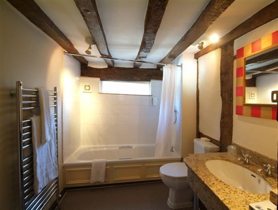Double Room | Bathroom | Shower, hair dryer, towels