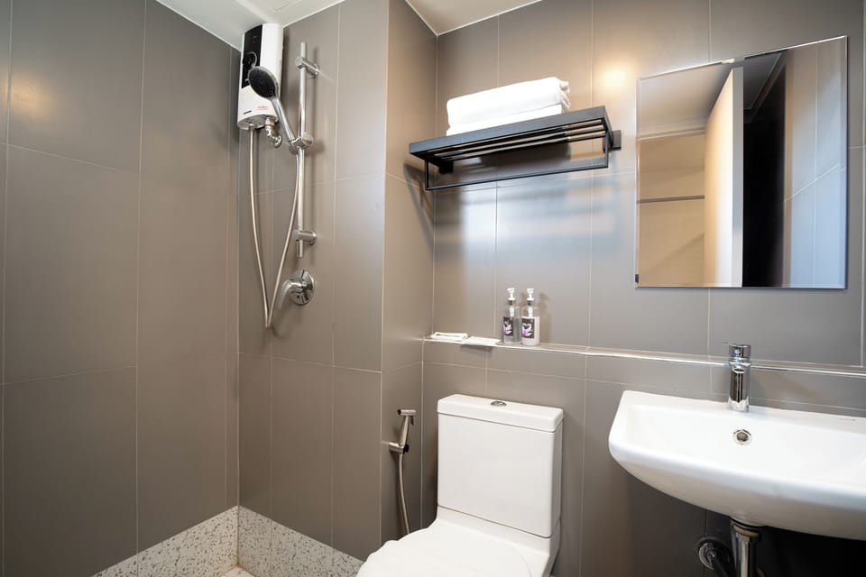 Superior | Bathroom | Shower, free toiletries, towels