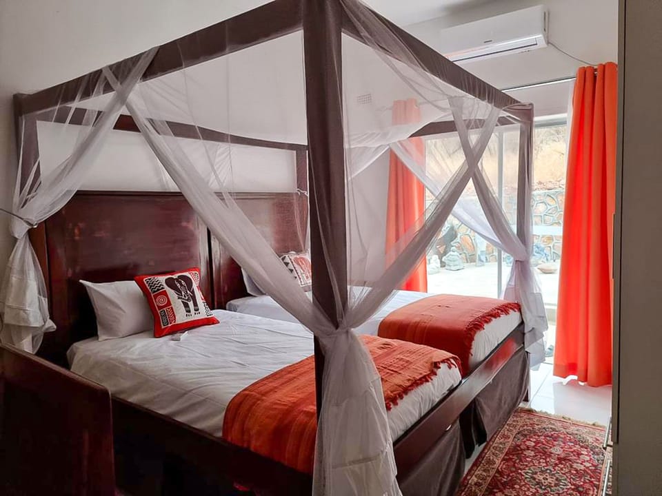 Standard Room | In-room safe, desk, free WiFi, bed sheets