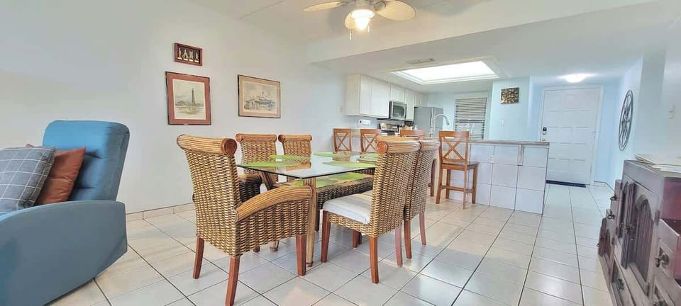 Condo, Multiple Beds, Balcony, Ocean View | Dining