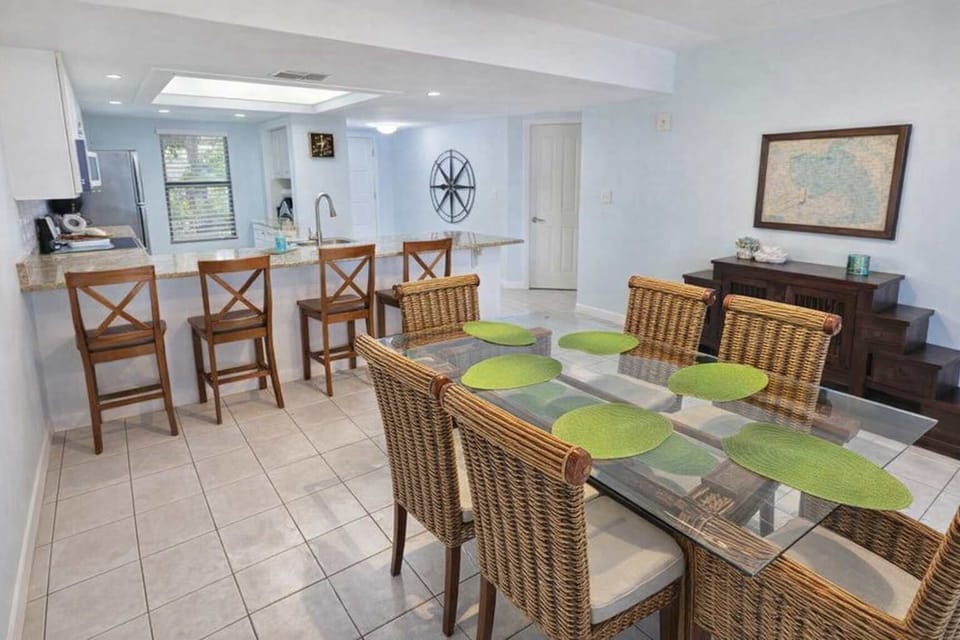 Condo, Multiple Beds, Balcony, Ocean View | Dining