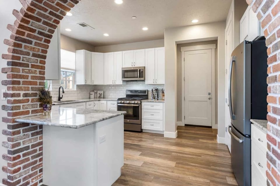 House, 3 Bedrooms | Private kitchen | Fridge, oven, stovetop, coffee/tea maker